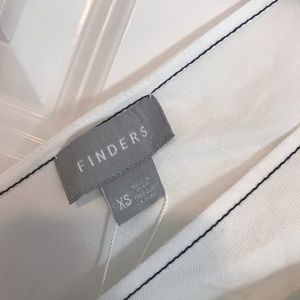 White finders v neck and back dress